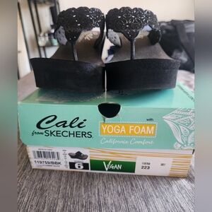 Skechers Yoga Foam
